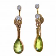 9ct Gold. Pair shaped Peridot. & 2 Pearls. Each. Screw on Earrings.. Click for more information...